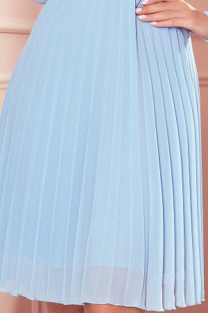 313-10 ISABELLE Plisuota suknelė su iškirpte ir ilgomis rankovėmis - šviesiai mėlyna