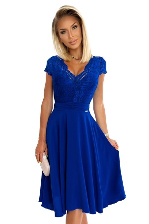 381-3 LINDA - šifoninė suknelė su nėriniuota iškirpte - karališkos mėlynos spalvos