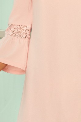 190-1 MARGARET rožinė suknelė su nėriniais ant rankovių