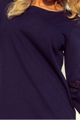 190-6 MARGARET Suknelė su nėriniais ant rankovių - Tamsiai mėlyna